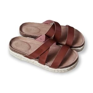 Size 10 nwot platform slide on strap sandals